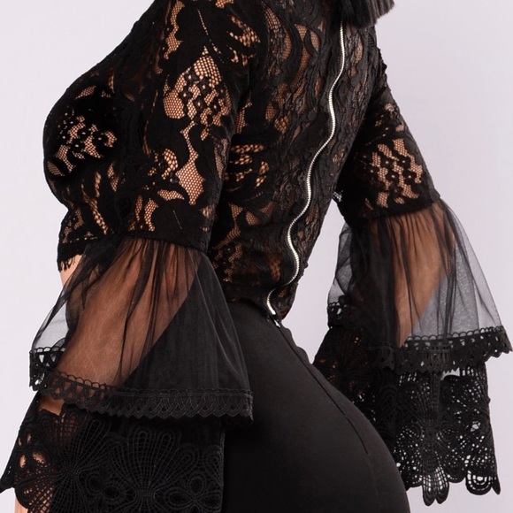Black long sleeve lace crop top - Picture 2 of 3
